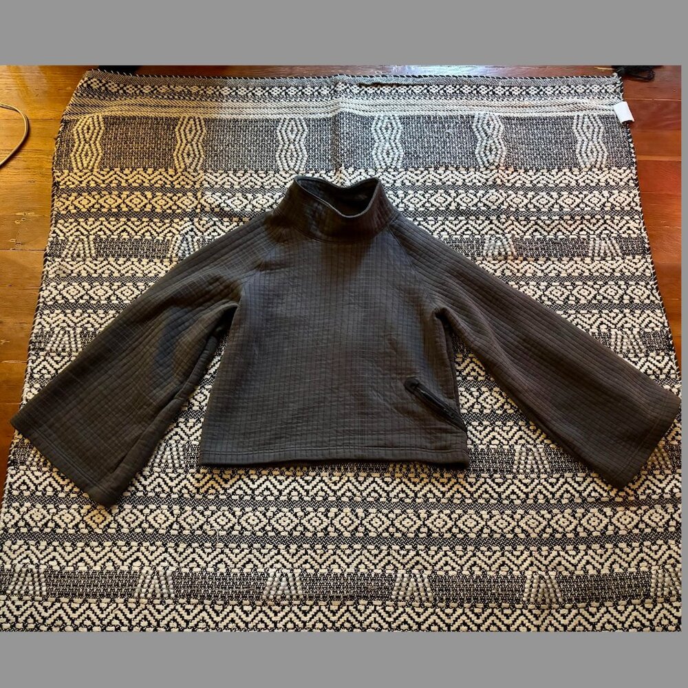 Nike Tech Pack Grey Kimono Bell Sleeve Mock Neck Pullover Sweater Women’s S